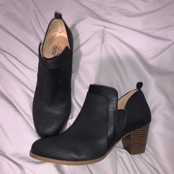 Life Stride Shoes - NWOT booties - size 8
